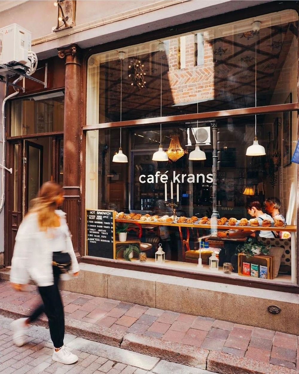 The Café Krans shop window on Västerlånggatan with cinnamon buns on display